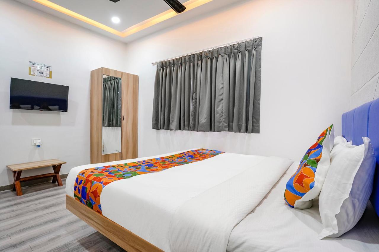 Fabhotel Vrundavan, Athwa Bhatha Bagian luar foto