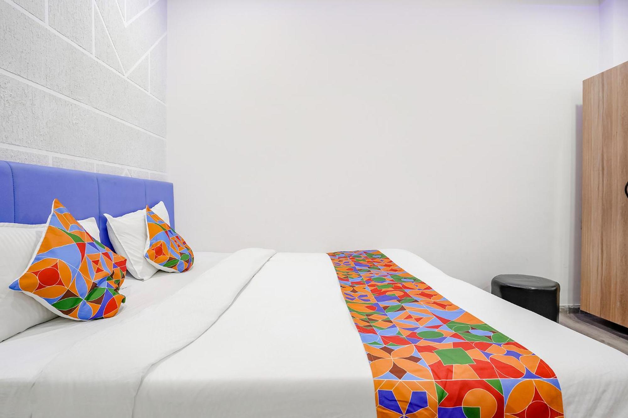 Fabhotel Vrundavan, Athwa Bhatha Bagian luar foto