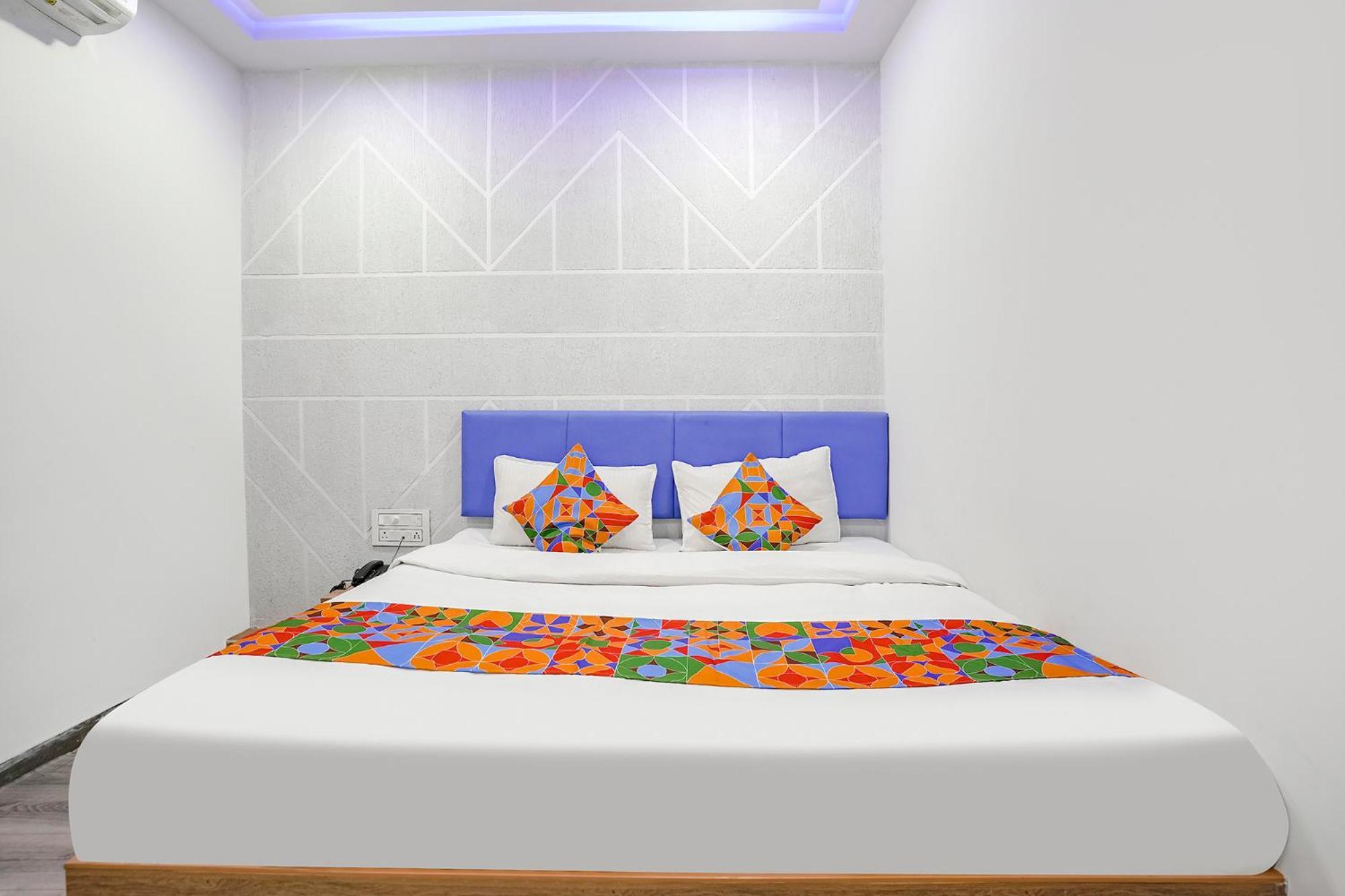 Fabhotel Vrundavan, Athwa Bhatha Bagian luar foto