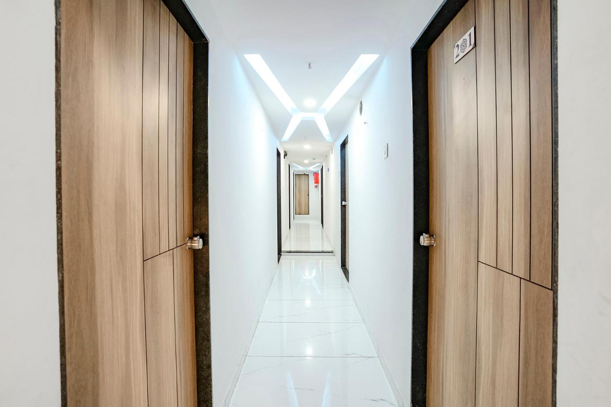 Fabhotel Vrundavan, Athwa Bhatha Bagian luar foto