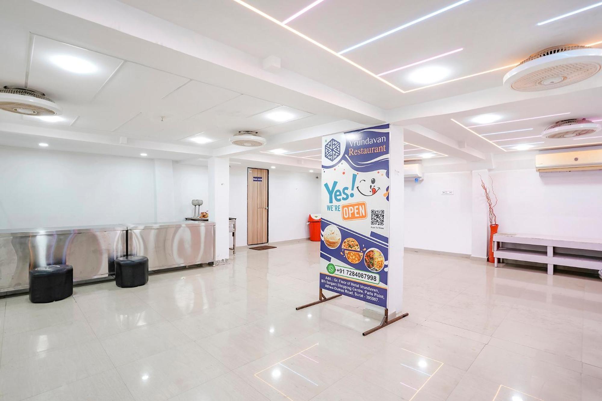 Fabhotel Vrundavan, Athwa Bhatha Bagian luar foto