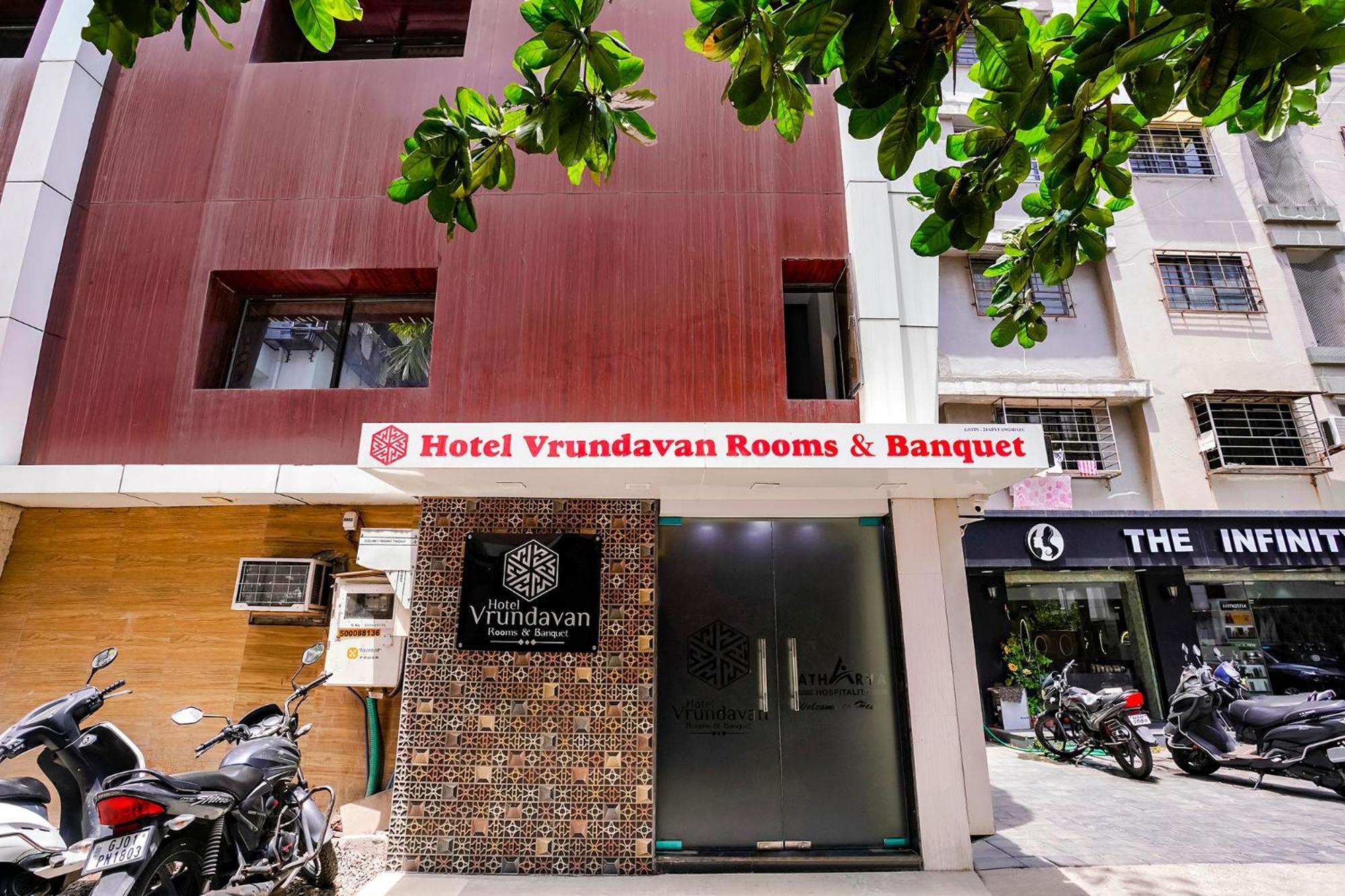 Fabhotel Vrundavan, Athwa Bhatha Bagian luar foto
