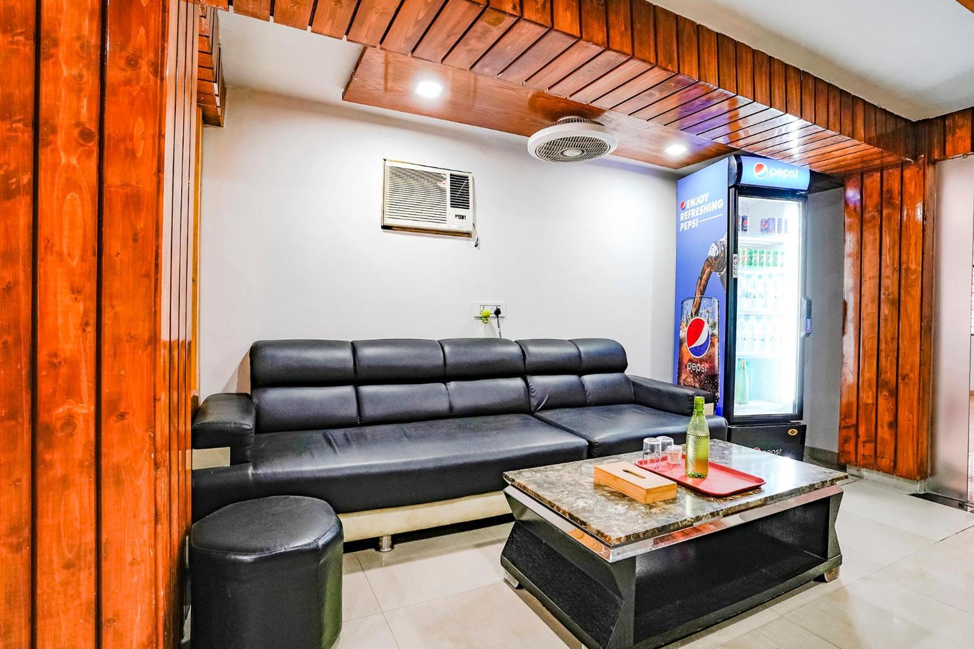 Fabhotel Vrundavan, Athwa Bhatha Bagian luar foto